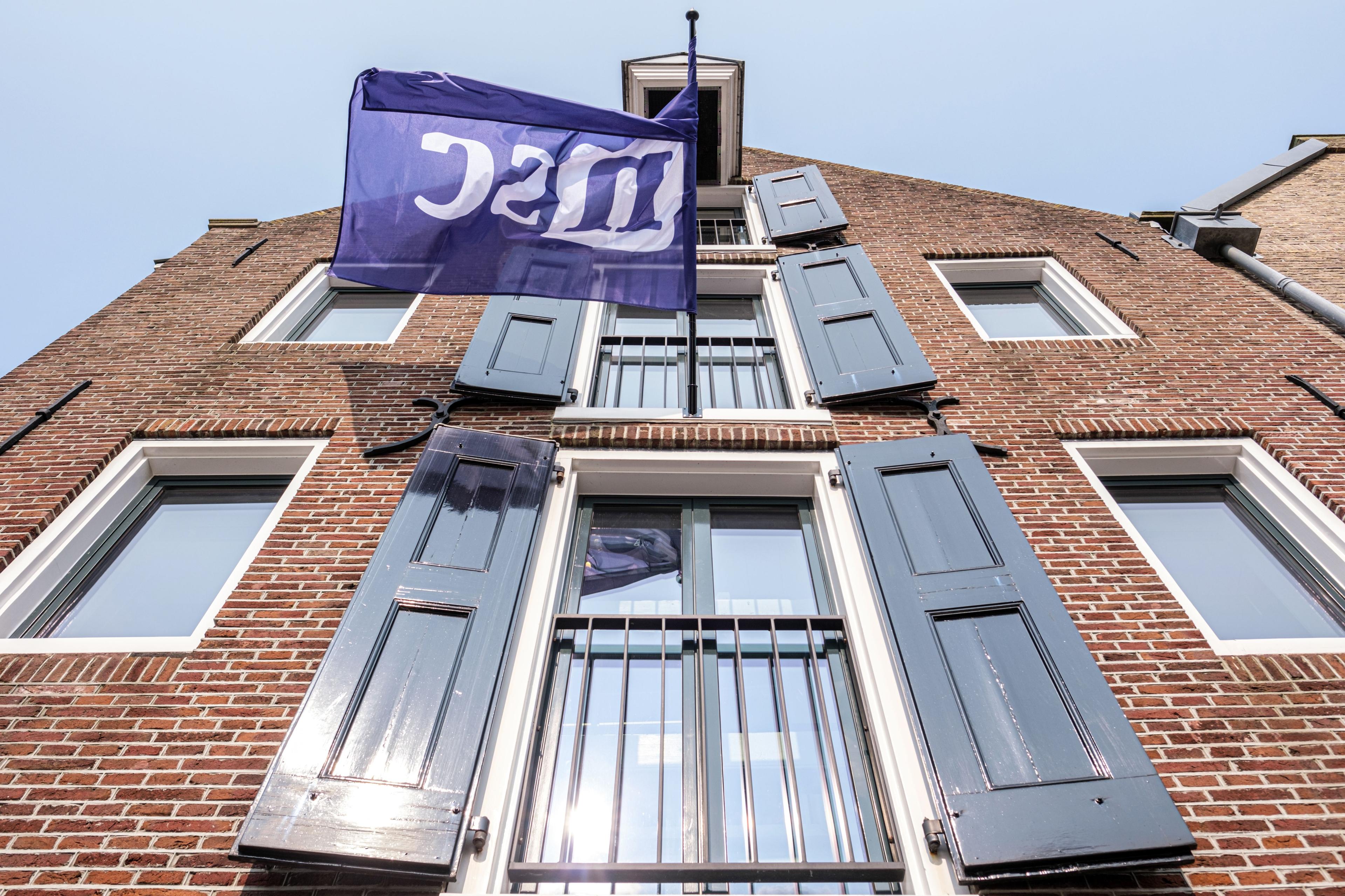NSC vlag aan gevel partijbureau