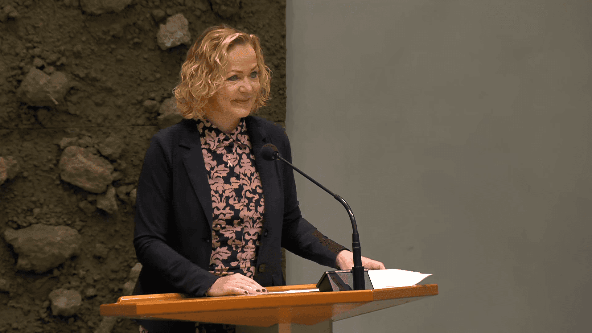 Natascha Wingelaar Tweede Kamerlid NSC spreekt in plenaire zaal