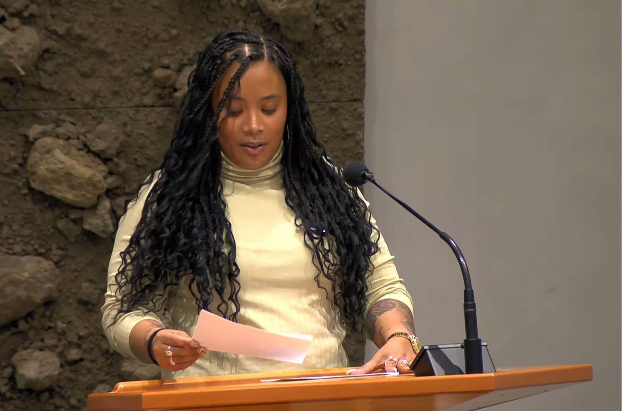 Tweede Kamerlid Faith Bruyning debatteert in de plenaire zaal van de Tweede Kamer